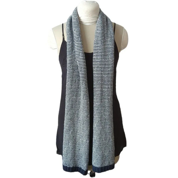 Tommy Hilfiger Reversible Knit Scarf - Picture 3 of 8